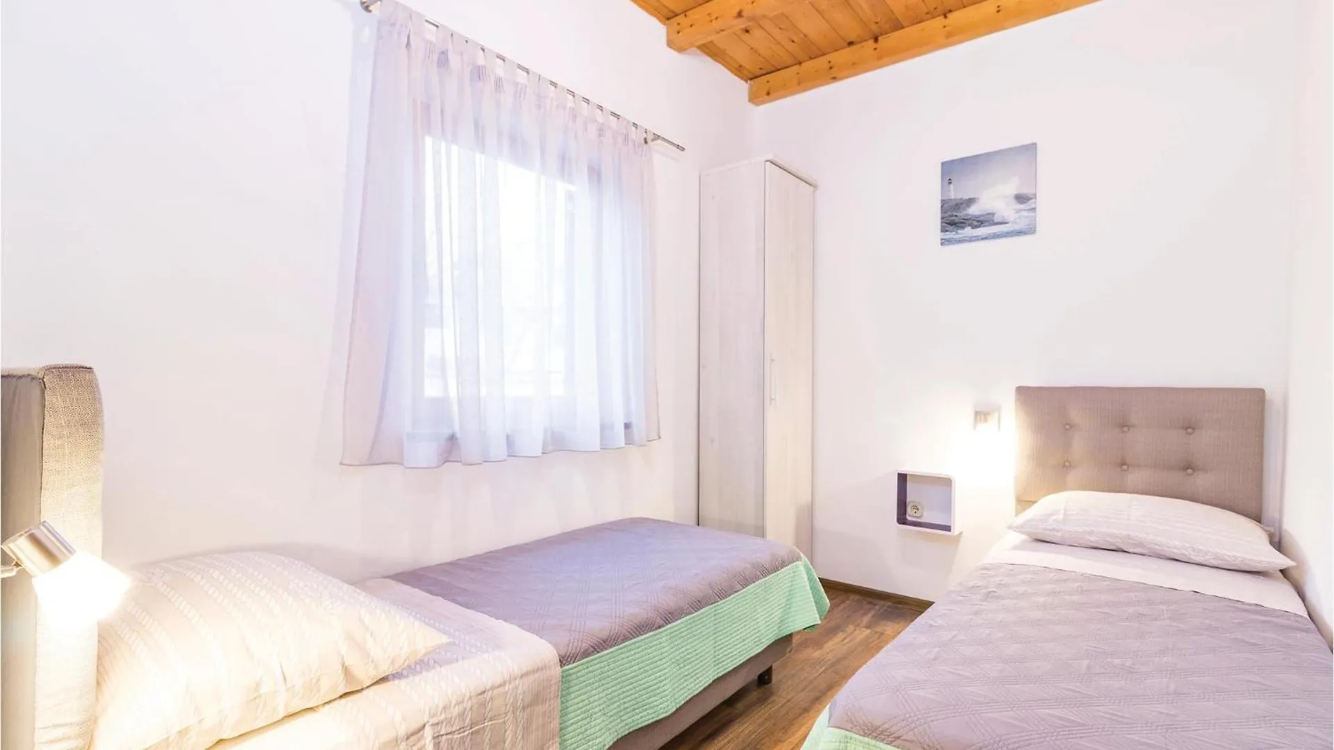 2 Bedroom Beautiful Home In Rebici