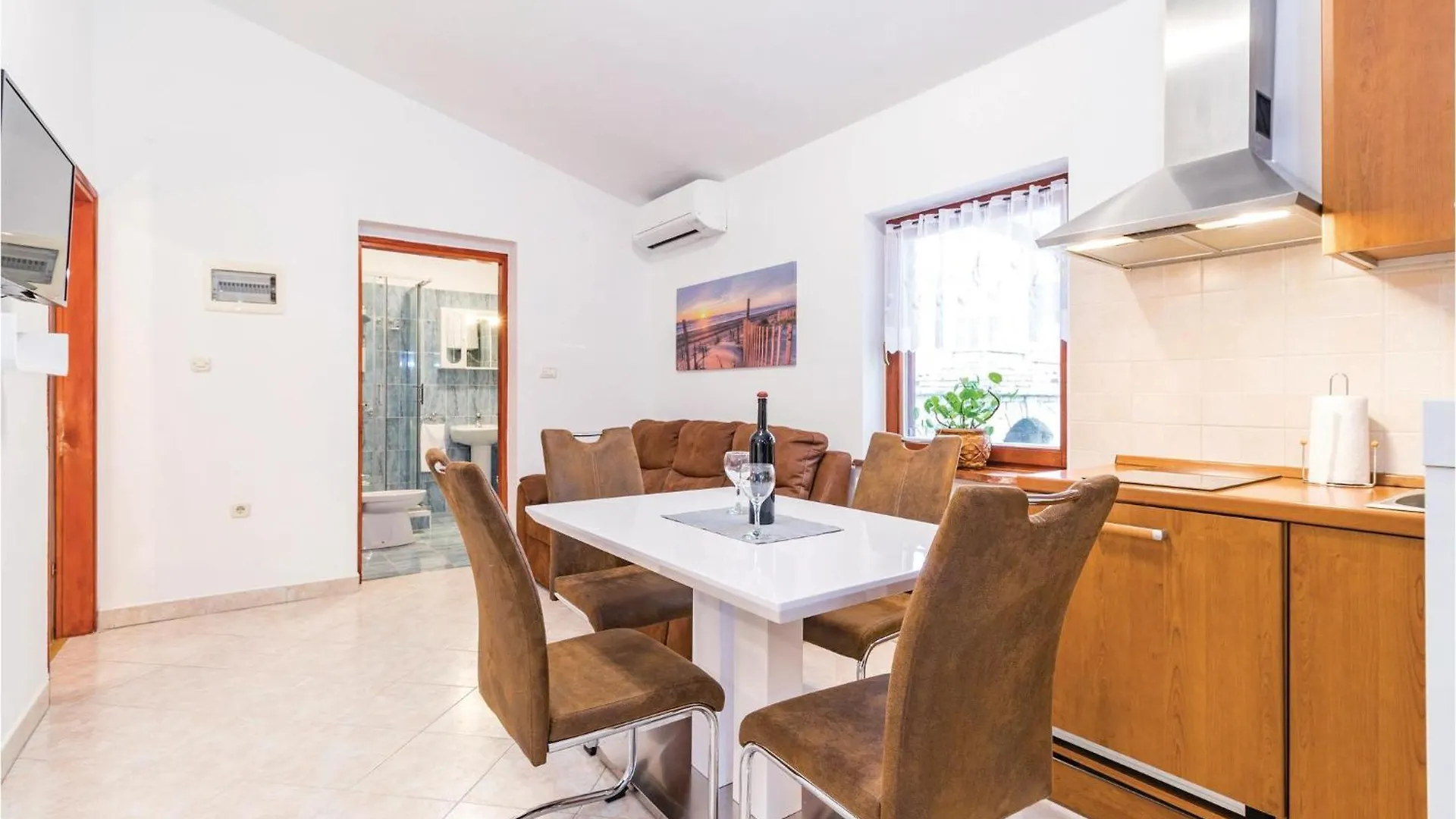 2 Bedroom Beautiful Home In Rebici Holiday home