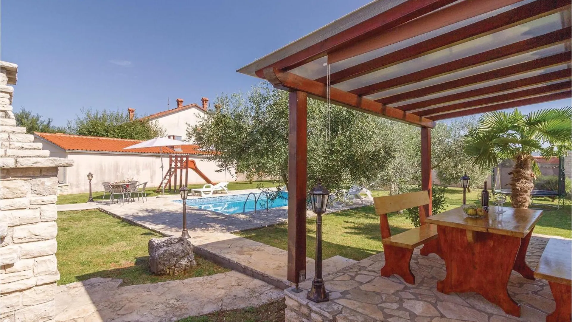 2 Bedroom Beautiful Home In Rebici