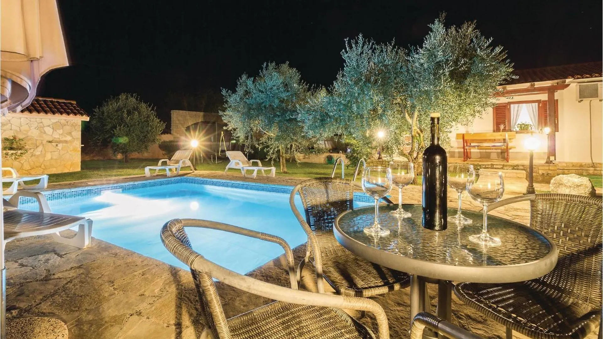 2 Bedroom Beautiful Home In Rebici 0*,