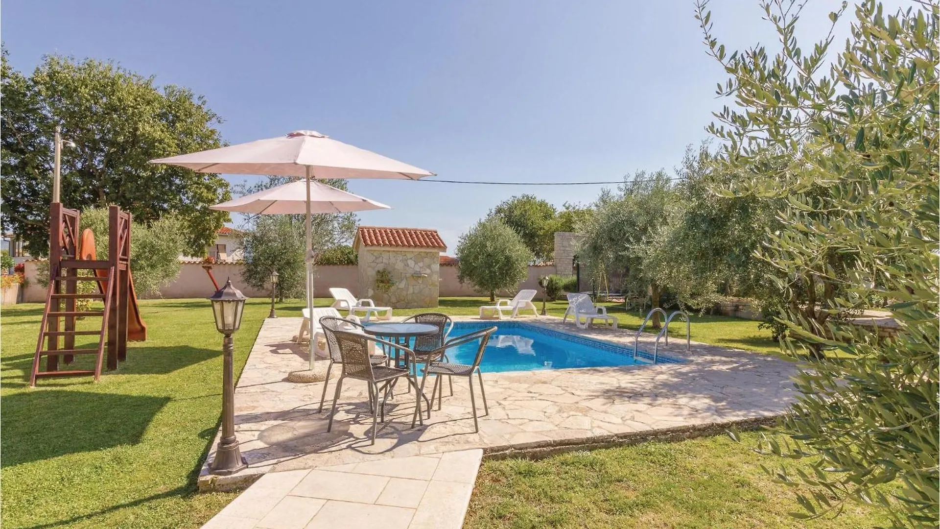 2 Bedroom Beautiful Home In Rebici Holiday home